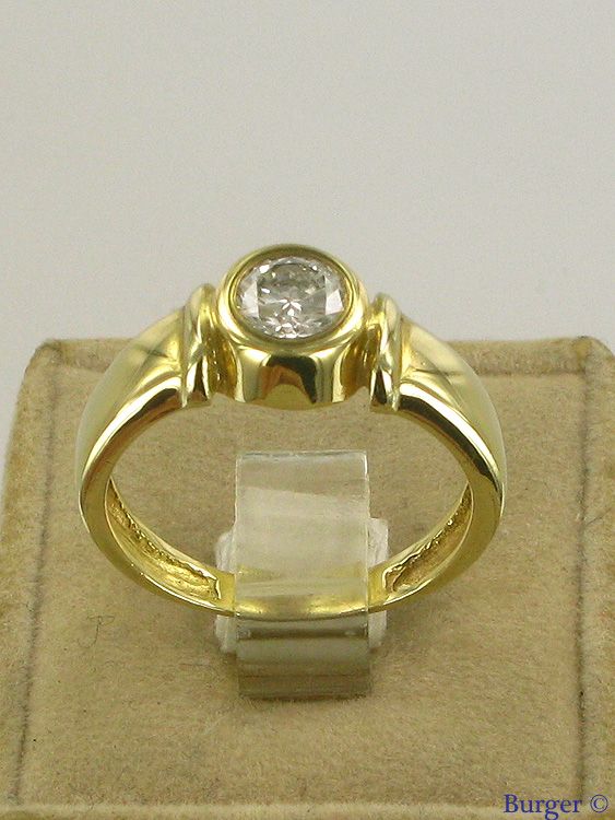 Diverse - 14K Yellow Gold Ring with Diamond