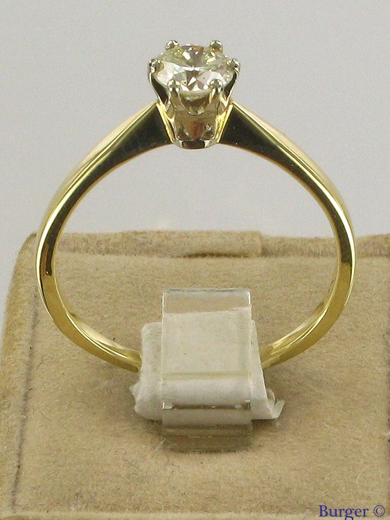 Diverse - 14K Yellow Gold Solitaire Ring