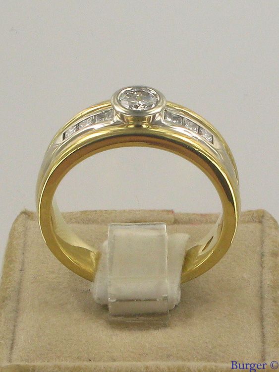 Allgemein - 18K Yellow Gold Ring with Diamonds
