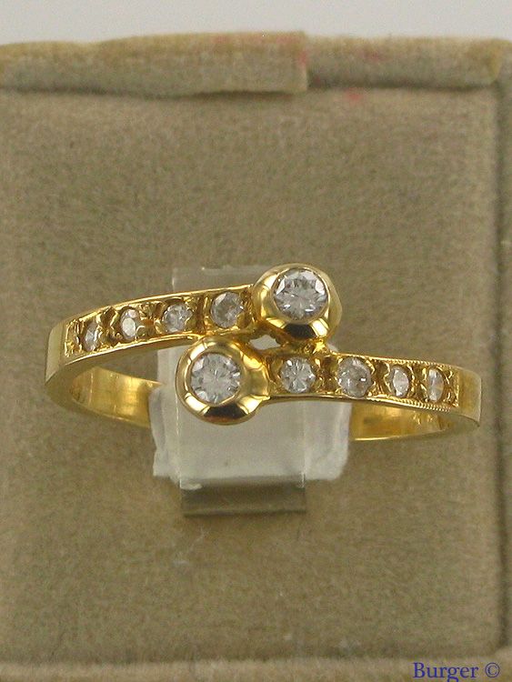 Diverse - 18K Yellow Gold Ring with Diamonds