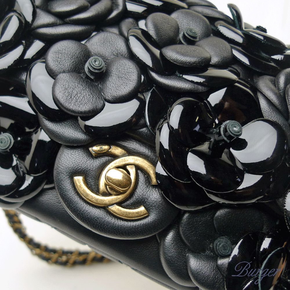 Mini Classic CC Camellia flap bag - Chanel - Luxury items