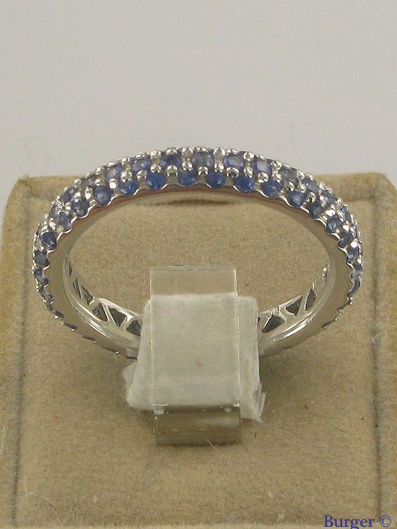 Allgemein - White Gold ring set with Sapphire