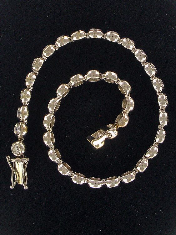 Allgemein - White Gold tennis Bracelet with Diamonds